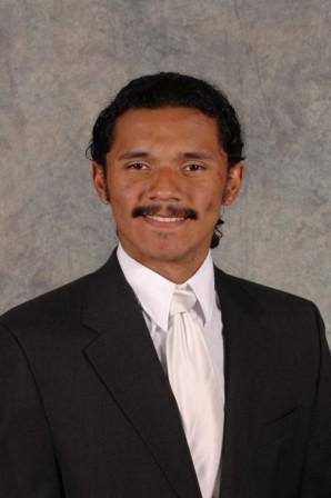 Awww... I got the senior pic. Awwww!!!